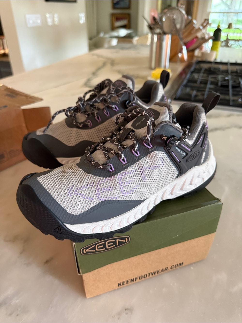 Keen Womens NXIS EVO Waterproof Gray‎ Purple Hiking Shoes Size 6 NEW